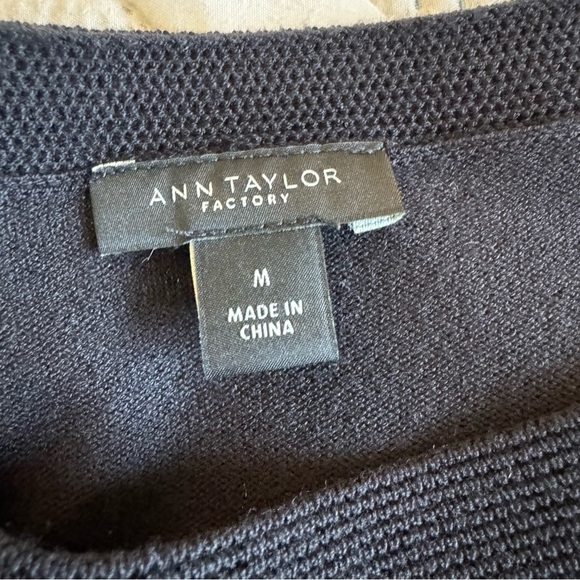 EUC Ann Taylor Factory Black Pleated Puff Sleeve Sweater Size M - Picture 4 of 8